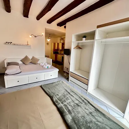 Διαμέρισμα Near Airport - Loft Universita 4 Posti Letto *